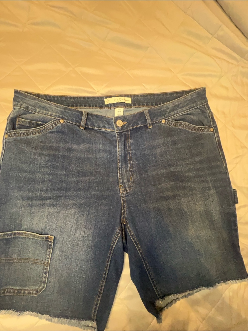 Relaxed Boyfriend Denim Shorts in Washed Blue